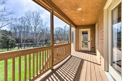 Pet-friendly Bentonville Cabin With Mtn Views!