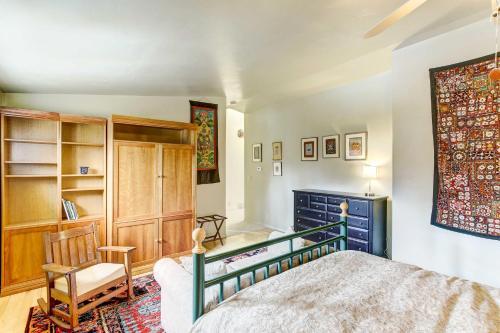 Dreamy Bayview Art House With Grill, Sauna