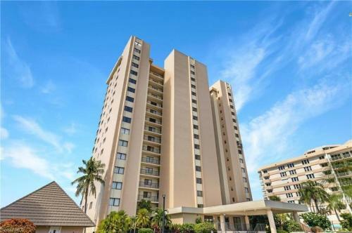 The "sea-winds" Condo I Renovated Beachfront 2 Bed 2 Bath Condo