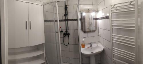 Hostal Chambre 12m2 Avec Balcon Proche Saclay, Massy Rer