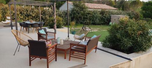 Villa 3 Ch, 6/8p, Avec Piscine Luberon, Provence