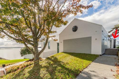 Harbour View - Westmere Holiday Apartment