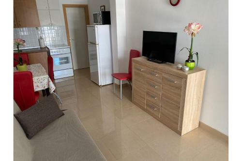 Apartment Nuka - One Bedroom Apartment With Terrace