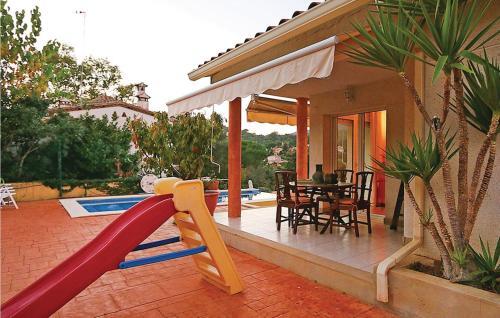 Four-bedroom Holiday Home In Calonge