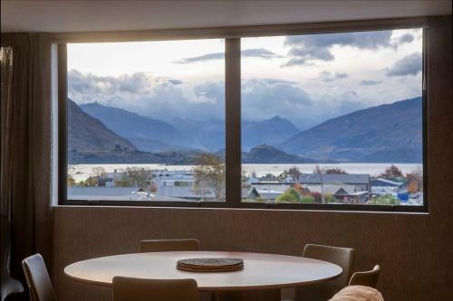 Luxury Wanaka Villa- Stunning Views-walk To Town