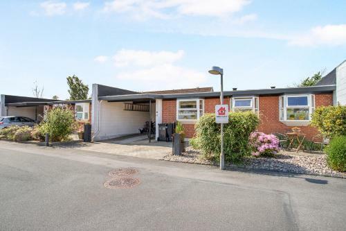 Fredelig Overnatning Ved Sundet Og N�rrestrand S�