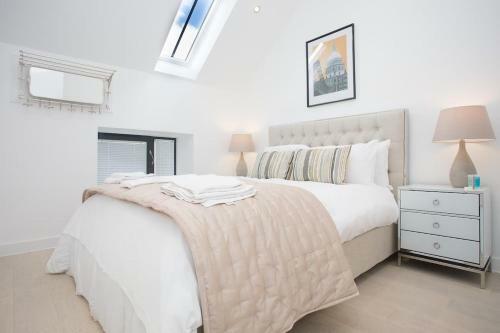 The Chapel 1 - Stylish 2 Bed 2 Bath Modern Home