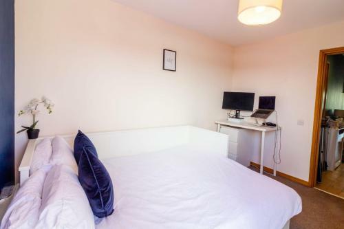 Guestready - Fabulous 2 Bedroom Apartment With Balcony