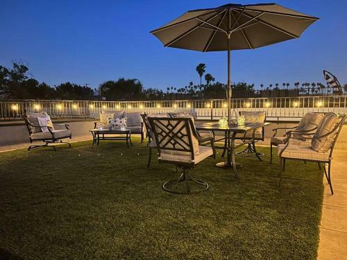 Centrally Located La Designer Home W 360 Roof Deck