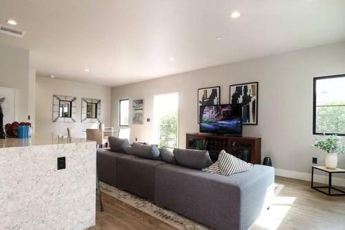 Centrally Located La Designer Home W 360 Roof Deck