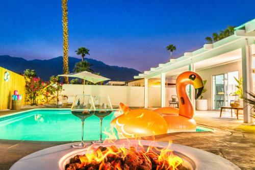 Utopic Villa Sunset Pool + Game Room Perfect For Large Groups