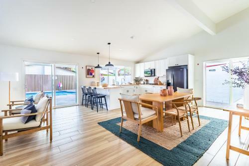 Utopic Villa Sunset Pool + Game Room Perfect For Large Groups