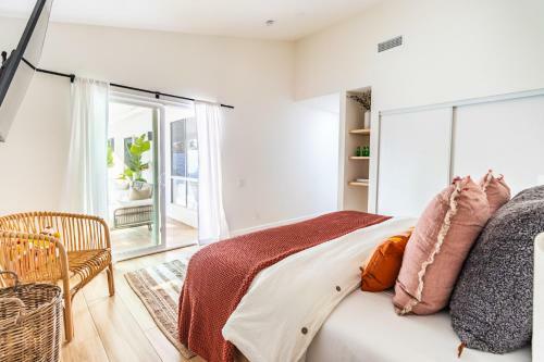 Utopic Villa Sunset Pool + Game Room Perfect For Large Groups
