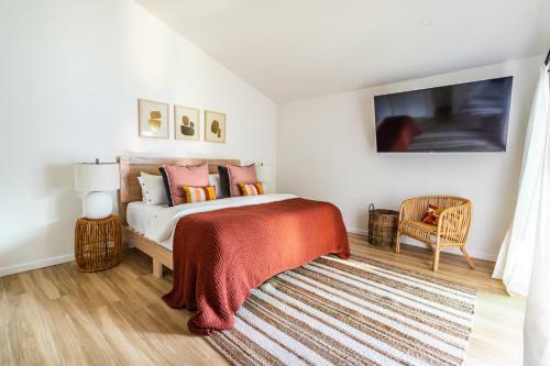 Utopic Villa Sunset Pool + Game Room Perfect For Large Groups