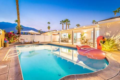 Utopic Villa Sunset Pool + Game Room Perfect For Large Groups