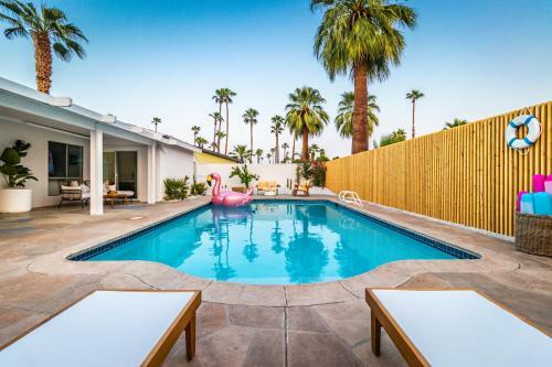 Utopic Villa Sunset Pool + Game Room Perfect For Large Groups