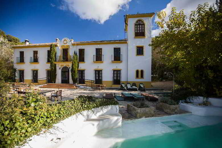 Hotel Humaina(.)