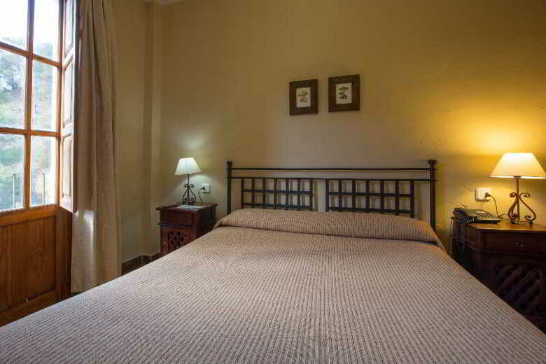 Hotel Humaina(.)