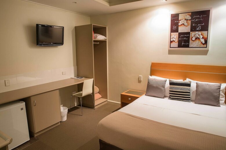 Burkes Hotel Motel