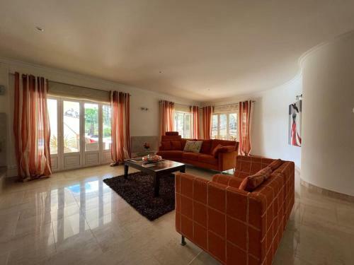 Luxurious And Spacious Villa With A Big Pool