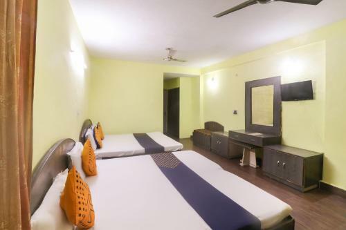 Spot On 64059 Hotel Raj Palace