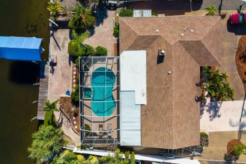 Private Pool Home Located Off Sarasota Bay Boat Dock Access Home