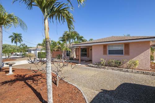 Private Pool Home Located Off Sarasota Bay Boat Dock Access Home