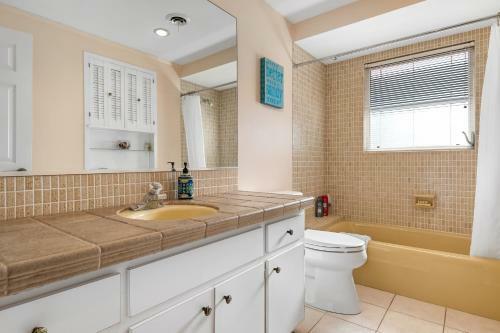 Private Pool Home Located Off Sarasota Bay Boat Dock Access Home