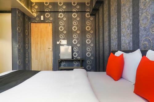 Hotel Capital O 68692 Victory In Evening