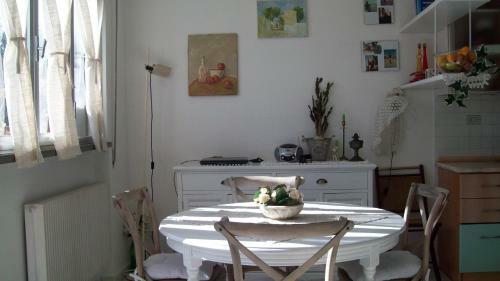 Sunny Seaside Apartament