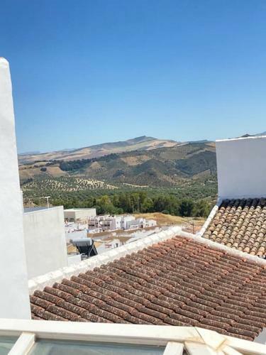 Casa Reformada Con Chimenea Y Terraza