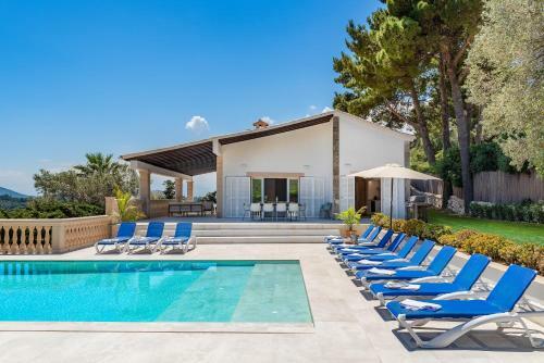Luxury Mountain Villa With Sea Views For 12 Guests