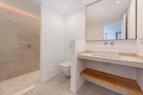 Luxury Mountain Villa With Sea Views For 12 Guests