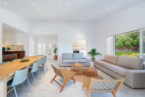 Luxury Mountain Villa With Sea Views For 12 Guests
