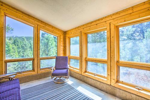 Spacious Home With Hot Tub, Sunroom And Views!
