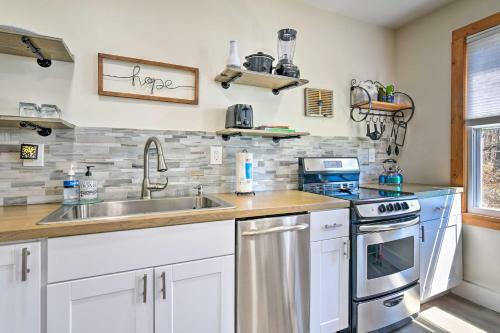 Catskills Bungalow With Fireplace And Gas Grill!