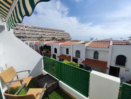Agradable Adosado Con Terraza Y Piscina