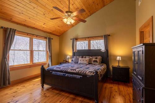 Mountain Mindset - Newland Log Cabin, Hot Tub, Pool Table, Fire Pit