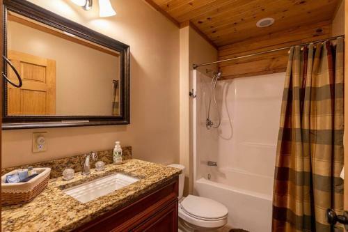 Mountain Mindset - Newland Log Cabin, Hot Tub, Pool Table, Fire Pit