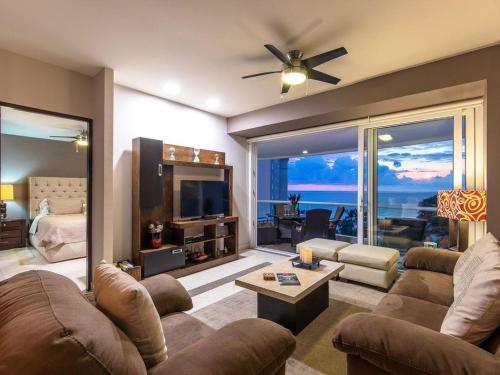 Breathtaking Villa Magna Beachfront Condo, 3 Bedrm Sleeps 6