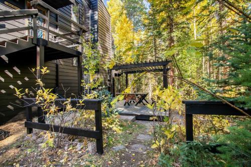 Tranquil Dumont Home With Creek And Mtn Views!