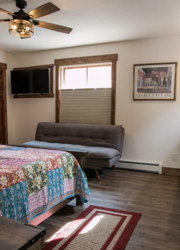 Bed & Breakfast Clear Creek Inn