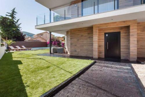 Villa Espectacular A 10�en Playa De Castelldefels