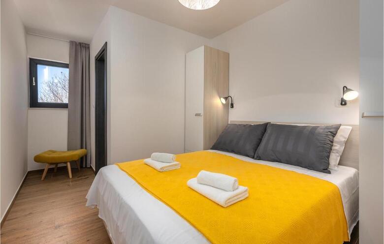 Nice Home In Bater With Jacuzzi, Wifi And 3 Bedrooms