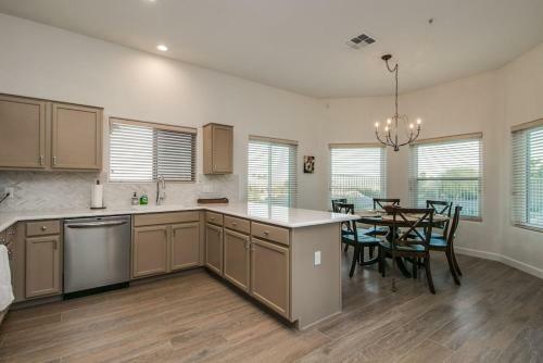 Breathtaking Views And Htd Pool In Fountain Hills