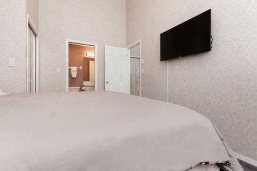 Cozy Fairmont Hot Springs 1br Condo