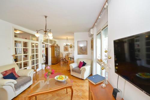 Sea View Apartment, Free Parking, Great Location