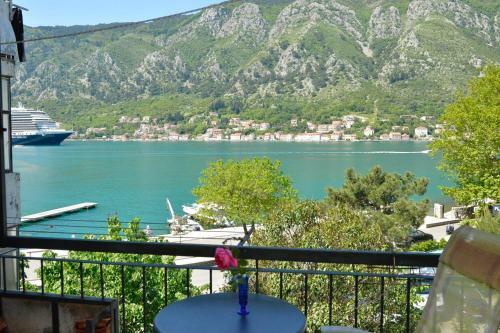 Sea View Apartment, Free Parking, Great Location