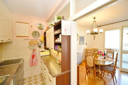 Sea View Apartment, Free Parking, Great Location