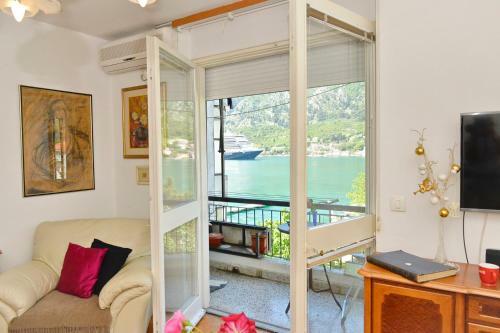 Sea View Apartment, Free Parking, Great Location